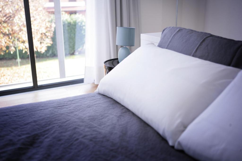 Mxp Rooms Guest House Cardano Al Campo Bagian luar foto