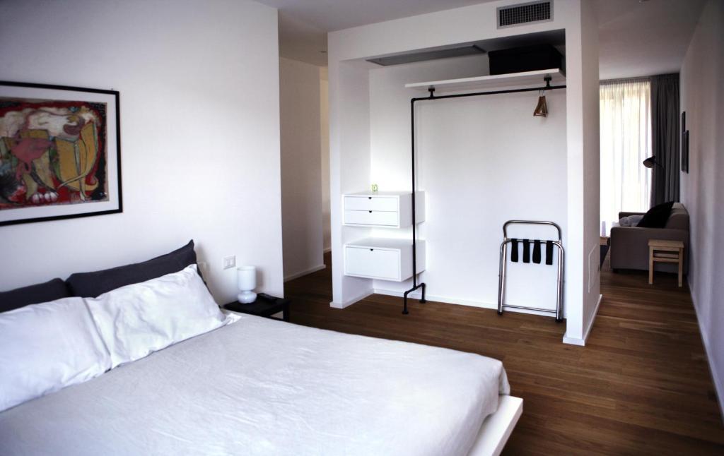 Mxp Rooms Guest House Cardano Al Campo Bagian luar foto