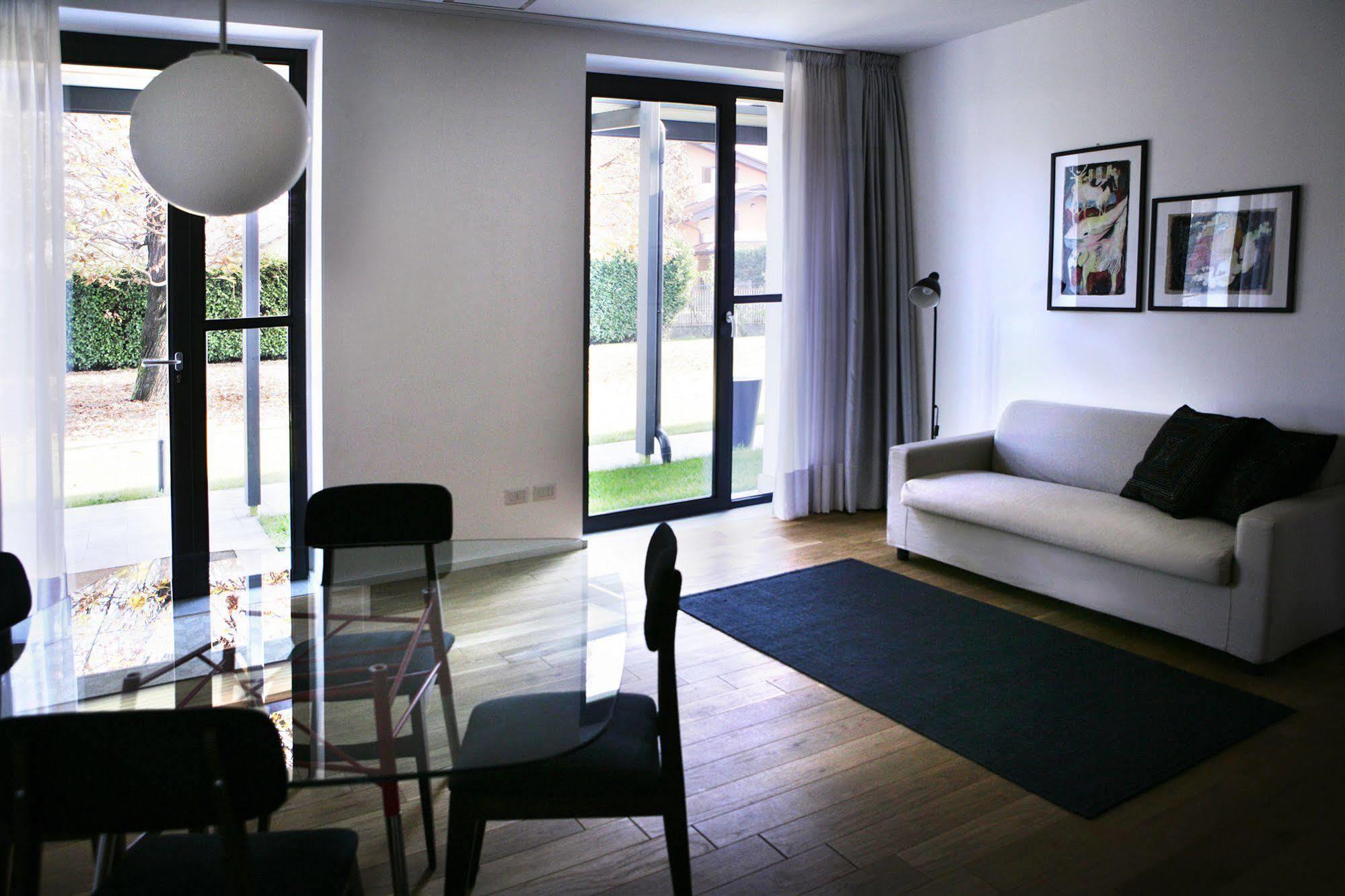 Mxp Rooms Guest House Cardano Al Campo Bagian luar foto