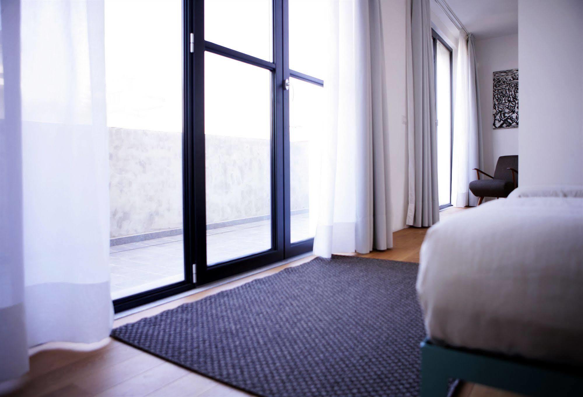Mxp Rooms Guest House Cardano Al Campo Bagian luar foto