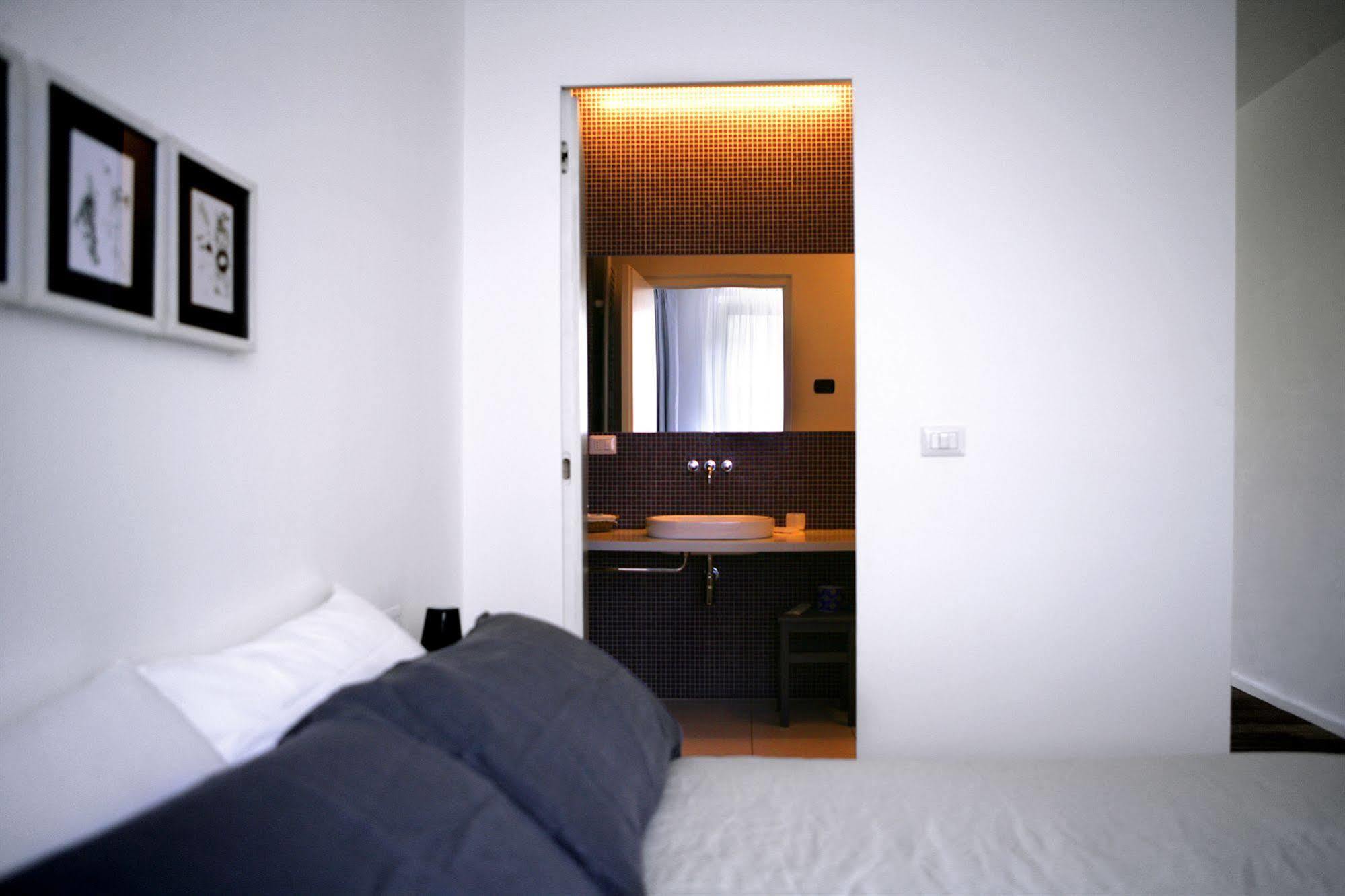 Mxp Rooms Guest House Cardano Al Campo Bagian luar foto