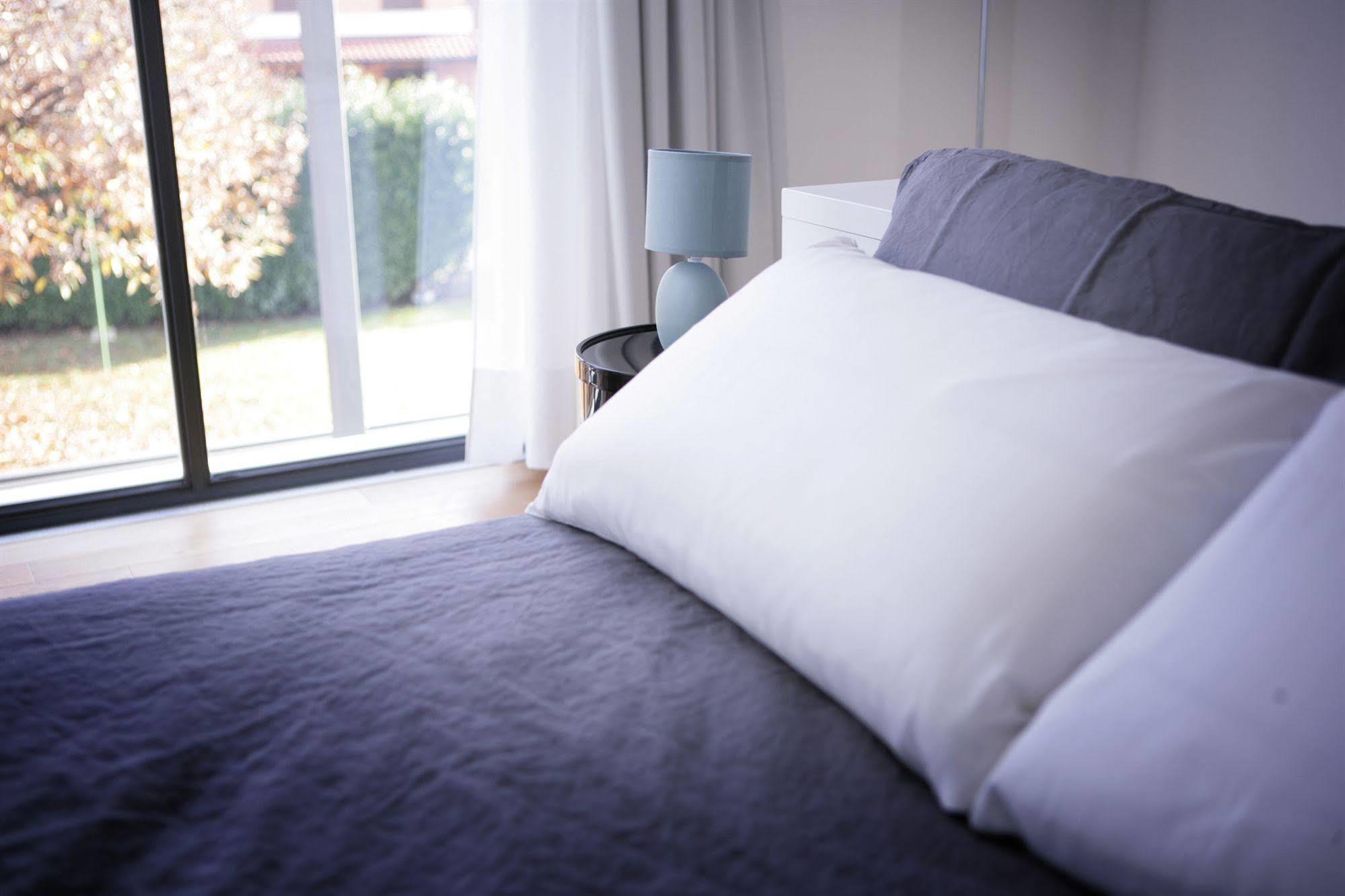 Mxp Rooms Guest House Cardano Al Campo Bagian luar foto