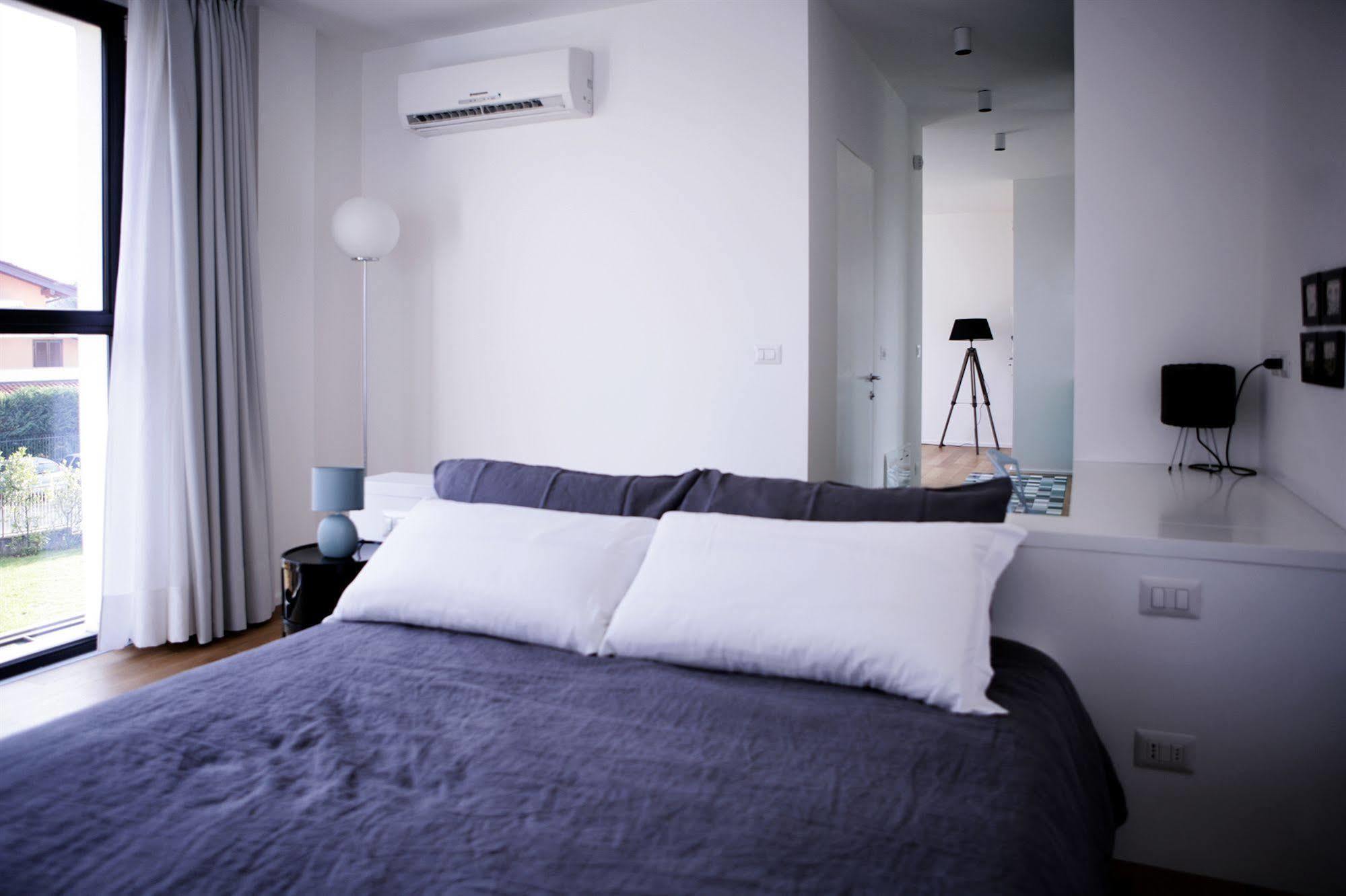 Mxp Rooms Guest House Cardano Al Campo Bagian luar foto